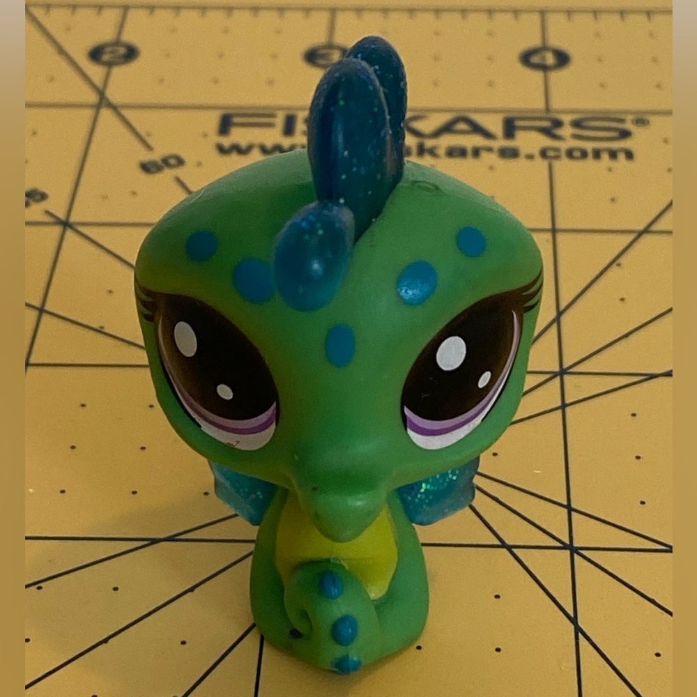 LPS Littlest Pet Shop Authentic Sara Seahopper G6 Glitter Seahorse #1-70